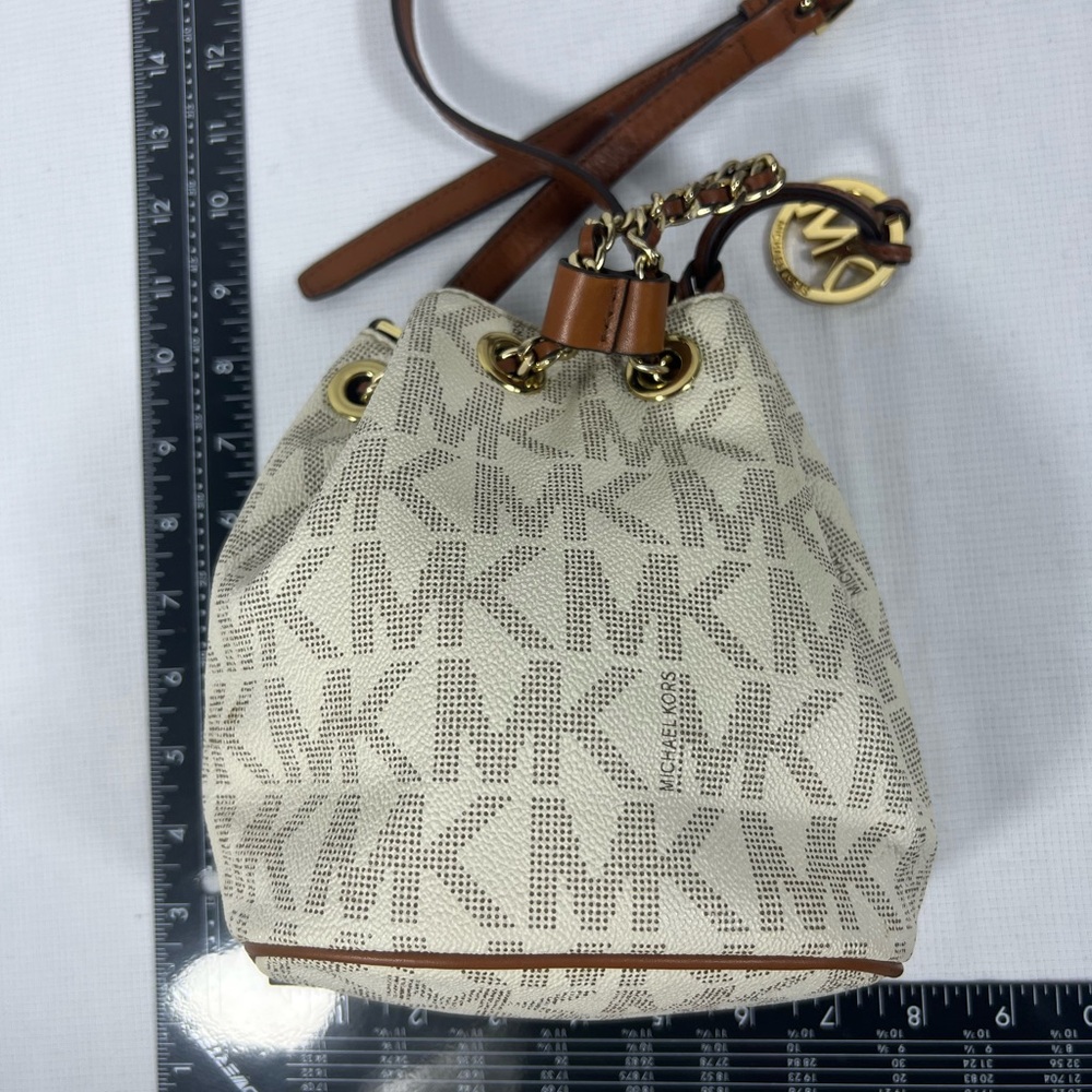 4244: Michael Kors Frankie Signature MK Bucket Bag Vanilla Acorn - Picture 12 of 13